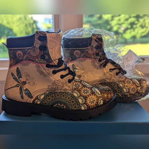 Boots - Picture 2 of 6